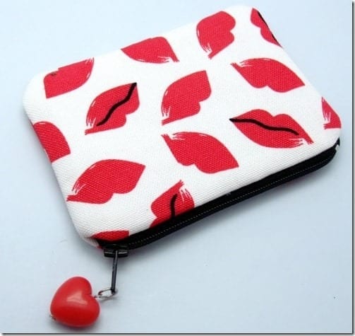 red-lips-zipper-pouch