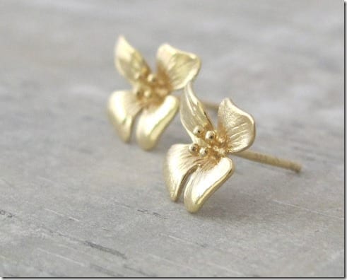 delicate-gold-flower-stud-earrings