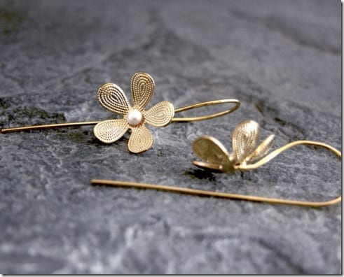 gold-floral-pearl-earrings