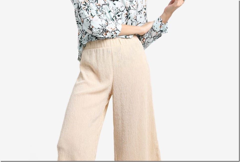 Wear Beige Pants For Low-Key Chic Vibes