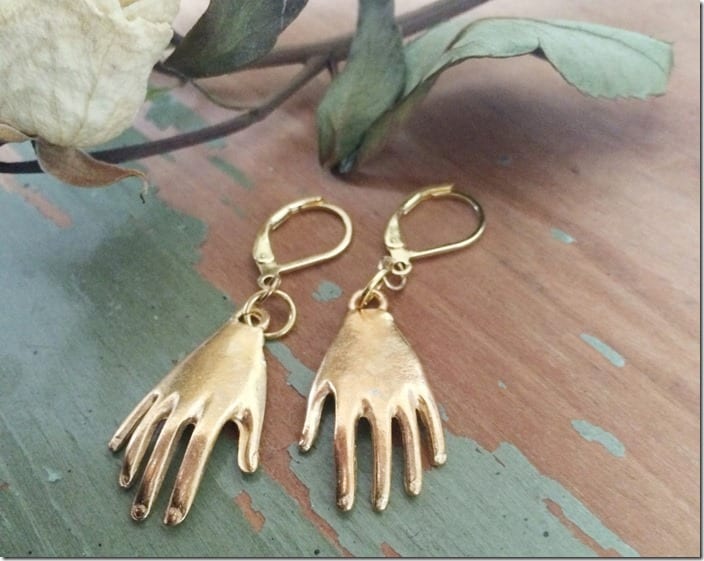 gold-kahlo-inspired-hand-earrings