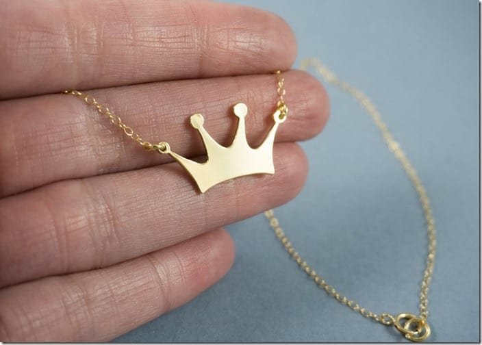 queen-crown-charm-necklace