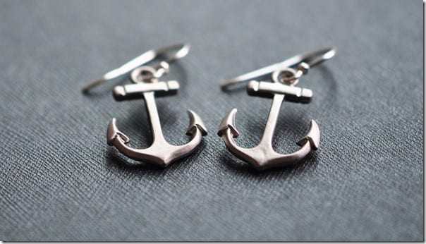 matte-silver-nautical-anchor-earrings