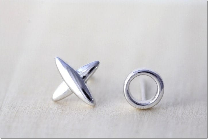 minimalist-xo-stud-earrings