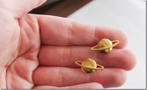 gold-saturn-planet-earrings