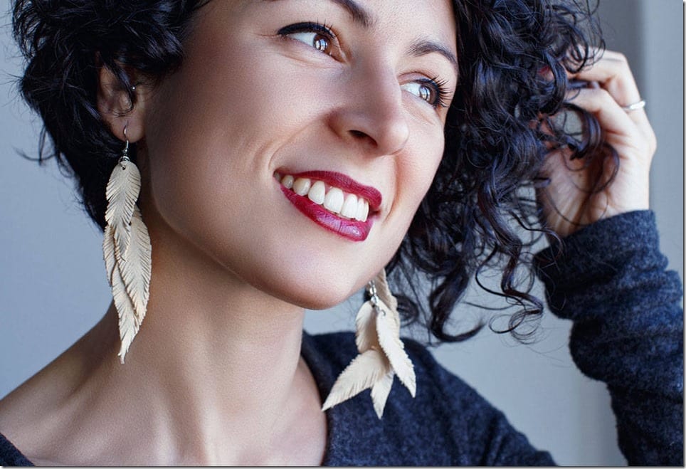 cream-leather-feather-earrings