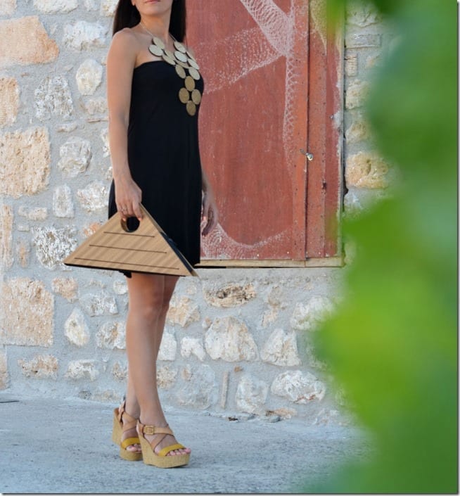 minimalist-wooden-triangle-purse