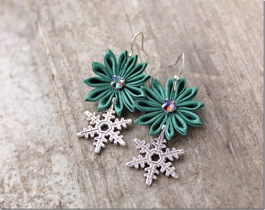 green-charm-snowflake-earrings