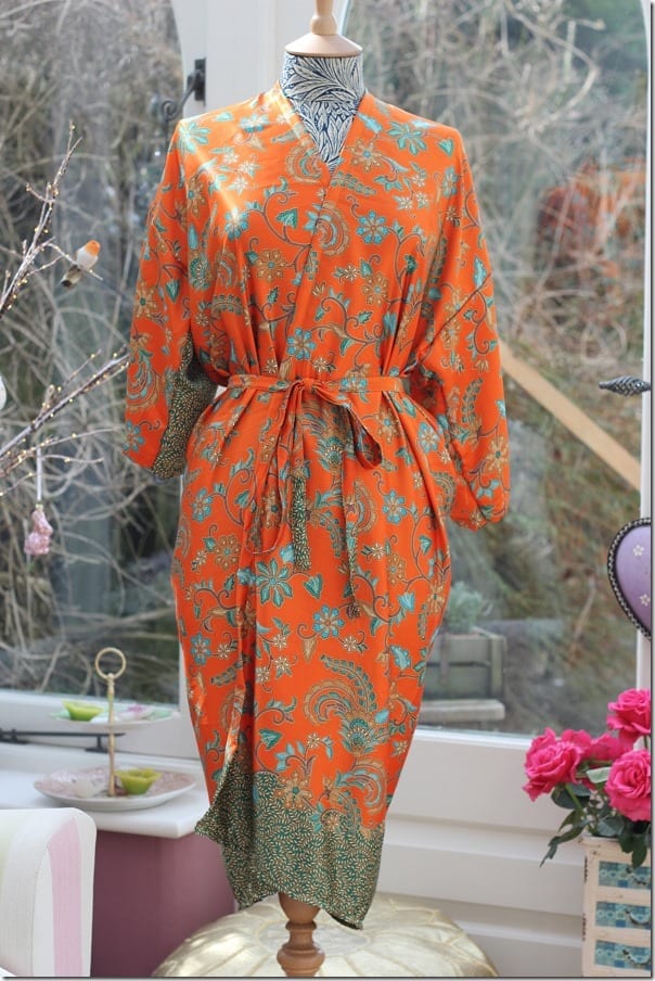 Fashionista NOW: The Silk Kimono Robe Style To Wear With Everything