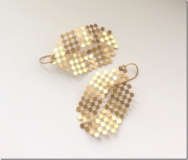 oval-mesh-dangle-earrings