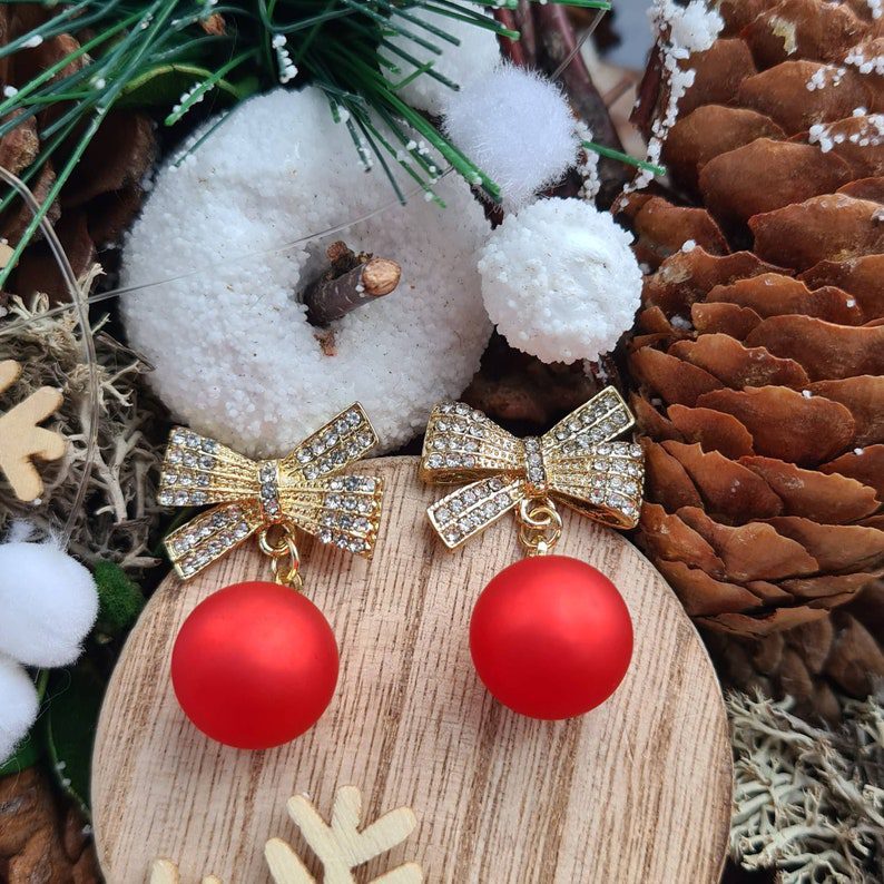bow bauble christmas earrings // skipandtitch