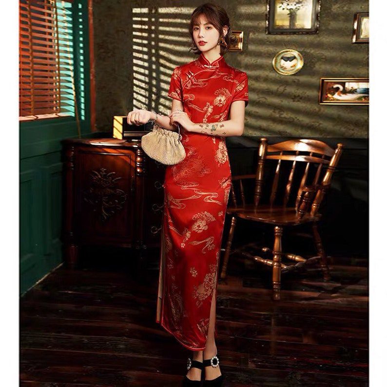 red chinese qipao dress // QipaoMood