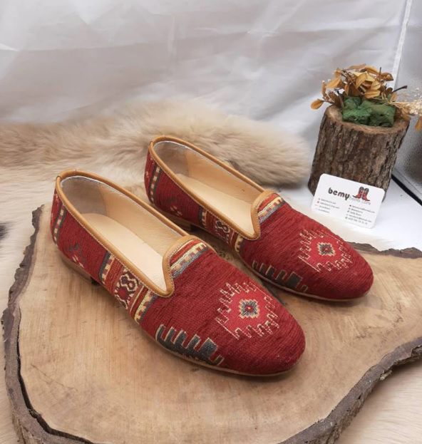 red leather loafer shoes // BeMyBoots