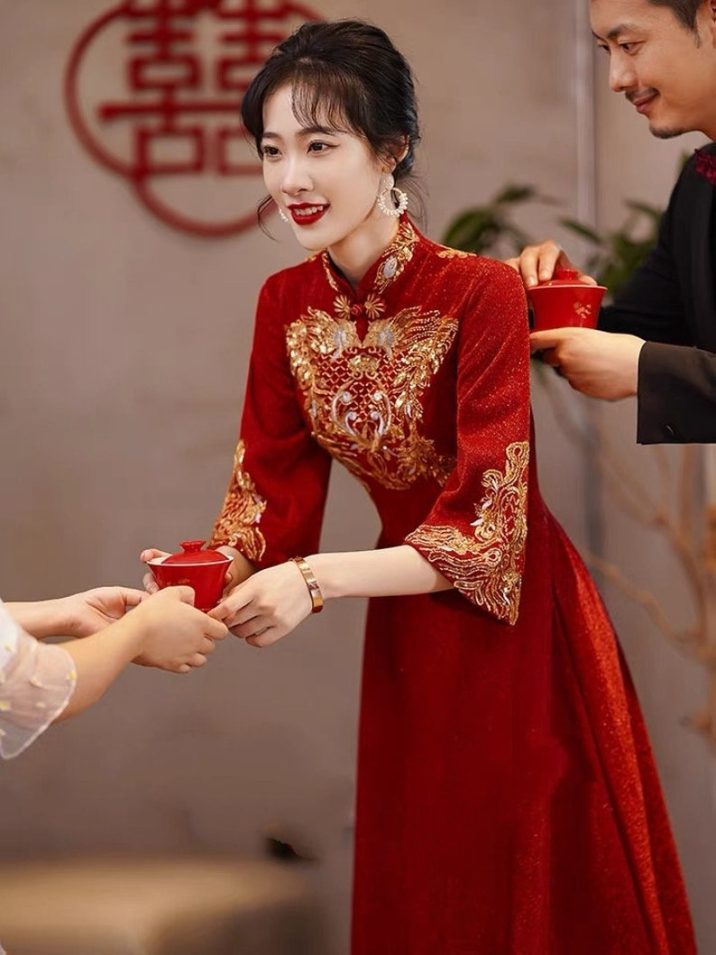 tea ceremony embroidered red dress // ChinaDesigner