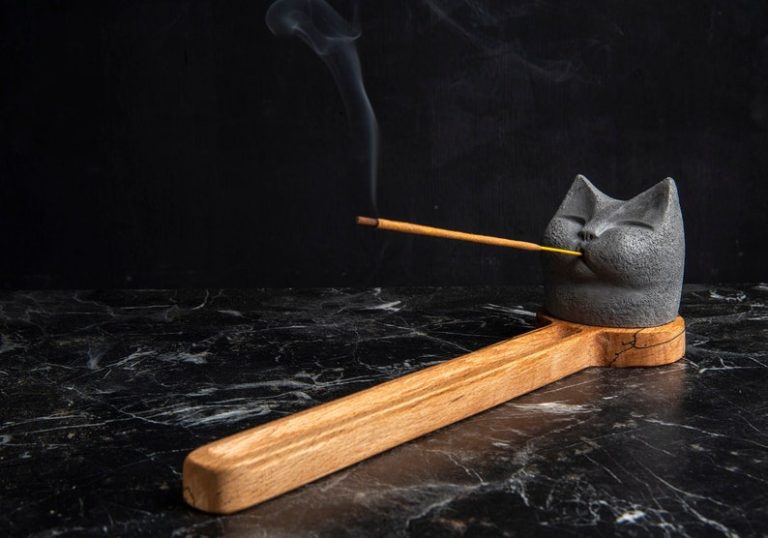 10 Beautifully Designed Incense Holders For Your Incense Sticks