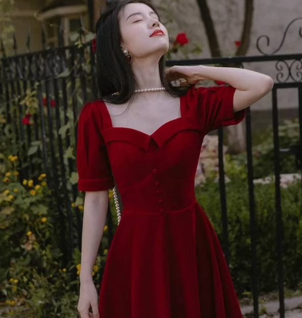 french vintage style red cottagecore dress // AnalisaSplendid