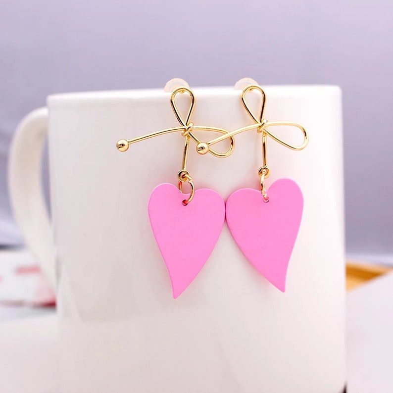 charming ribbon with heart earrings // LibertyLove111