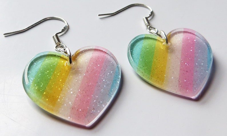 retro multicolor heart earrings // ToxicGlamour