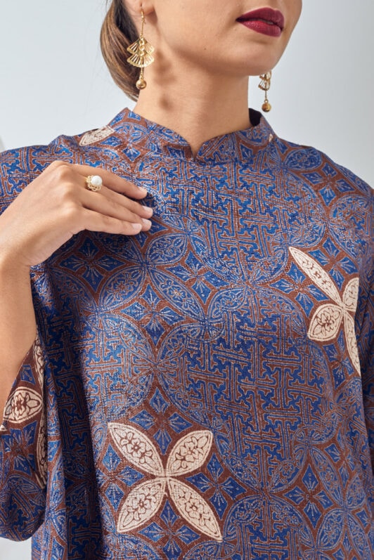 embossed batik mod kurung with mandarin style blouse