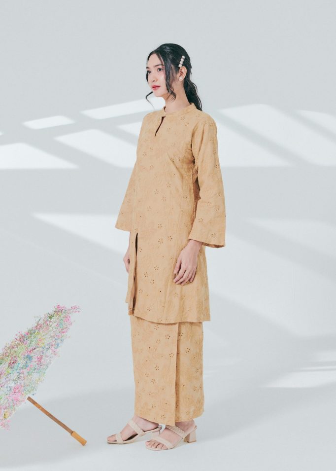 mod kebaya with mandarin collar