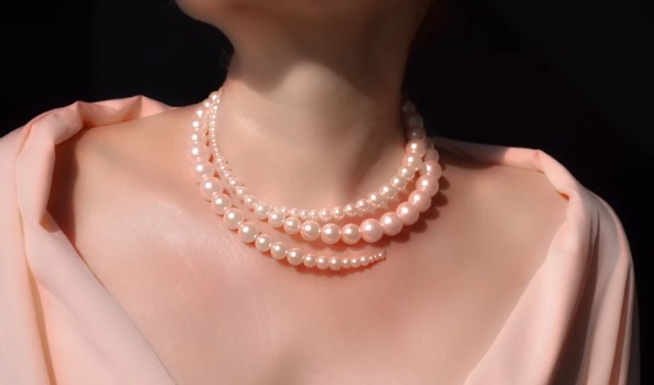 pink beaded open style necklace