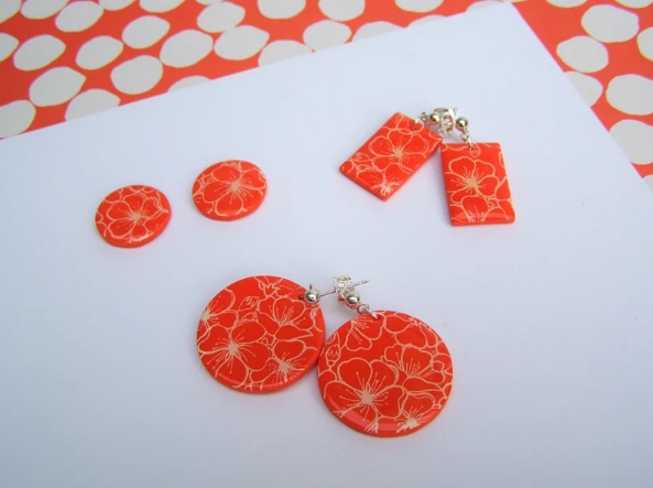 70s style inspired floral orange clay earrings // Worldbydetail