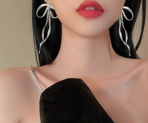 silver bow ribbon earrings // Sweetmmm