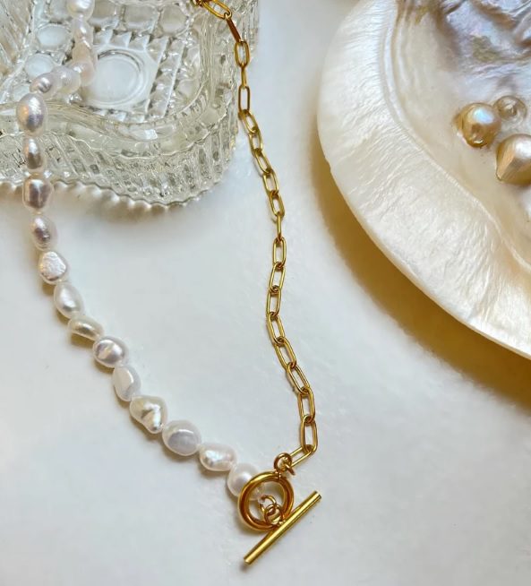 half pearl half chain necklace with toggle clasp // luvmeishop
