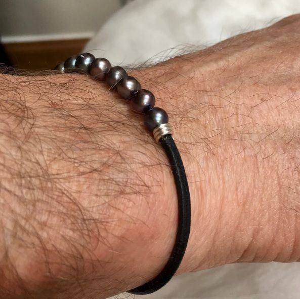 black pearl and leather bracelet for men // NaimaPearls