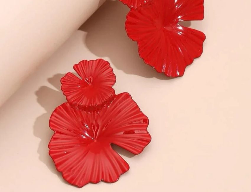 glossy red flower statement earrings // Theemeraldfairies