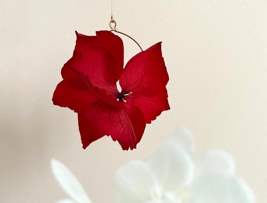 red floral drop earrings // MulanBijoux