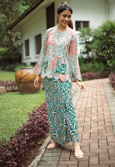 Baju Raya 2023 Inspo: Get Pretty In Floral Bidasari Kurung Kedah