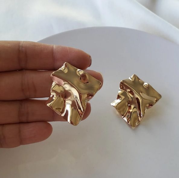 statement irregular gold metal earrings // Druzysuite