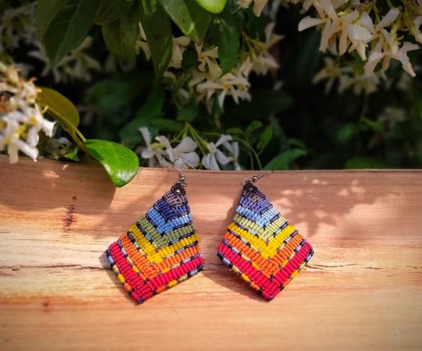 rainbow macrame summer earrings // Legendaryrunes