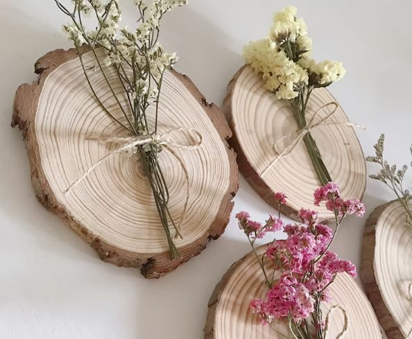 dried flower bouquet on natural wood // EnchantedHomeStudio