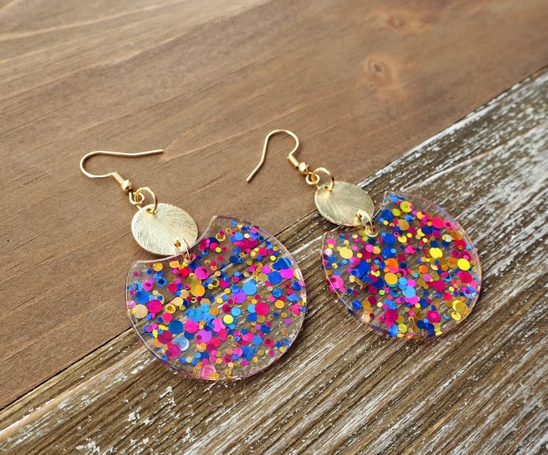 lightweight sparkle confetti earrings // DaintyandDear