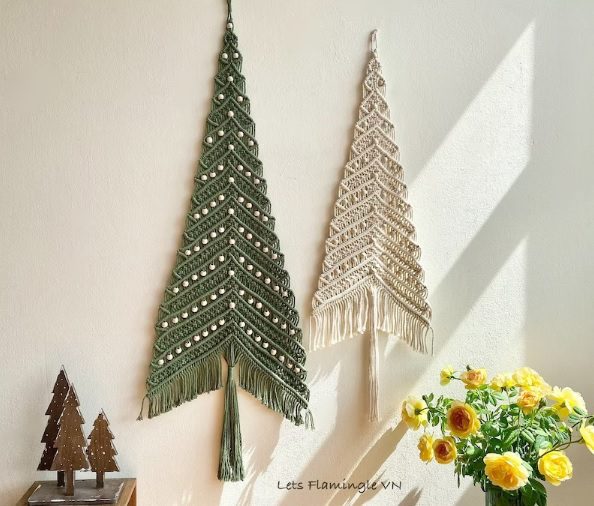 macrame christmas tree wall hanging // LetsFlamingleVN